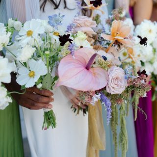 When the wedding previews hit your inbox before the wedding day is over, a 12:30 am IG post is in order 😭 Sharing Farrah’s stunning bouquet before I sleep for 24 hours straight, but I promise this will not be the last you see of this sweet day

@hallienoelphoto 
@thistleandmoonnc