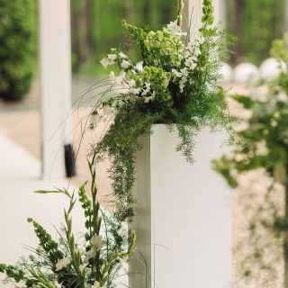 There’s something so special about working with creatives who can take a color palette and transform it into a floral story that leaves everyone in awe. I still can’t get over the magic @sparksandsand brought to the wedding this past spring. Every arrangement was a work of pure perfection. I can’t get ENOUGH of them! 💐😍

Coordination @hannahbeventsnc 
Florals @sparksandsand 
Venue @carolinagroveweddings
Photographer @fontanalane